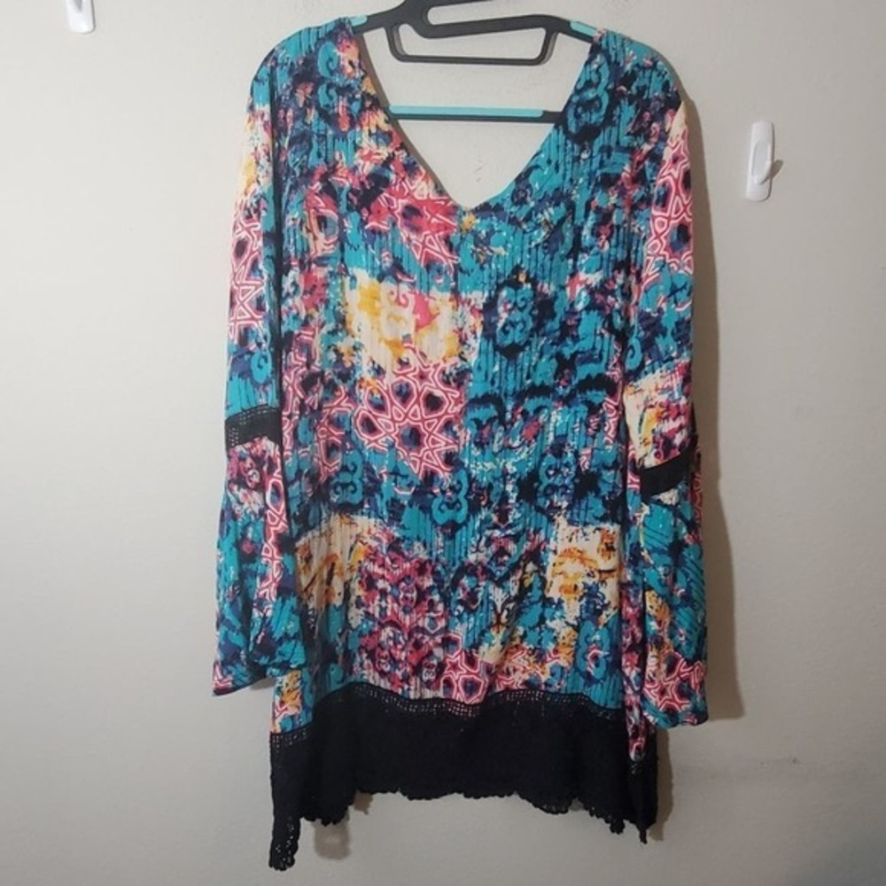 Lavanya lace trimmed bell sleeve tunic plus‎ 1X